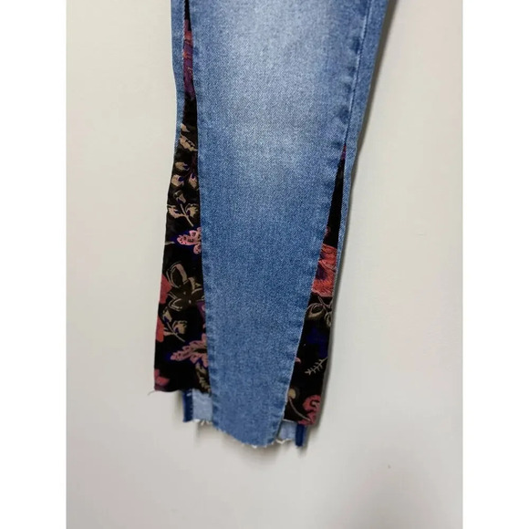 Driftwood Indie Jeans Womens Size 24x26 Floral Embroidered Crop Denim Patchwork - Picture 5 of 9